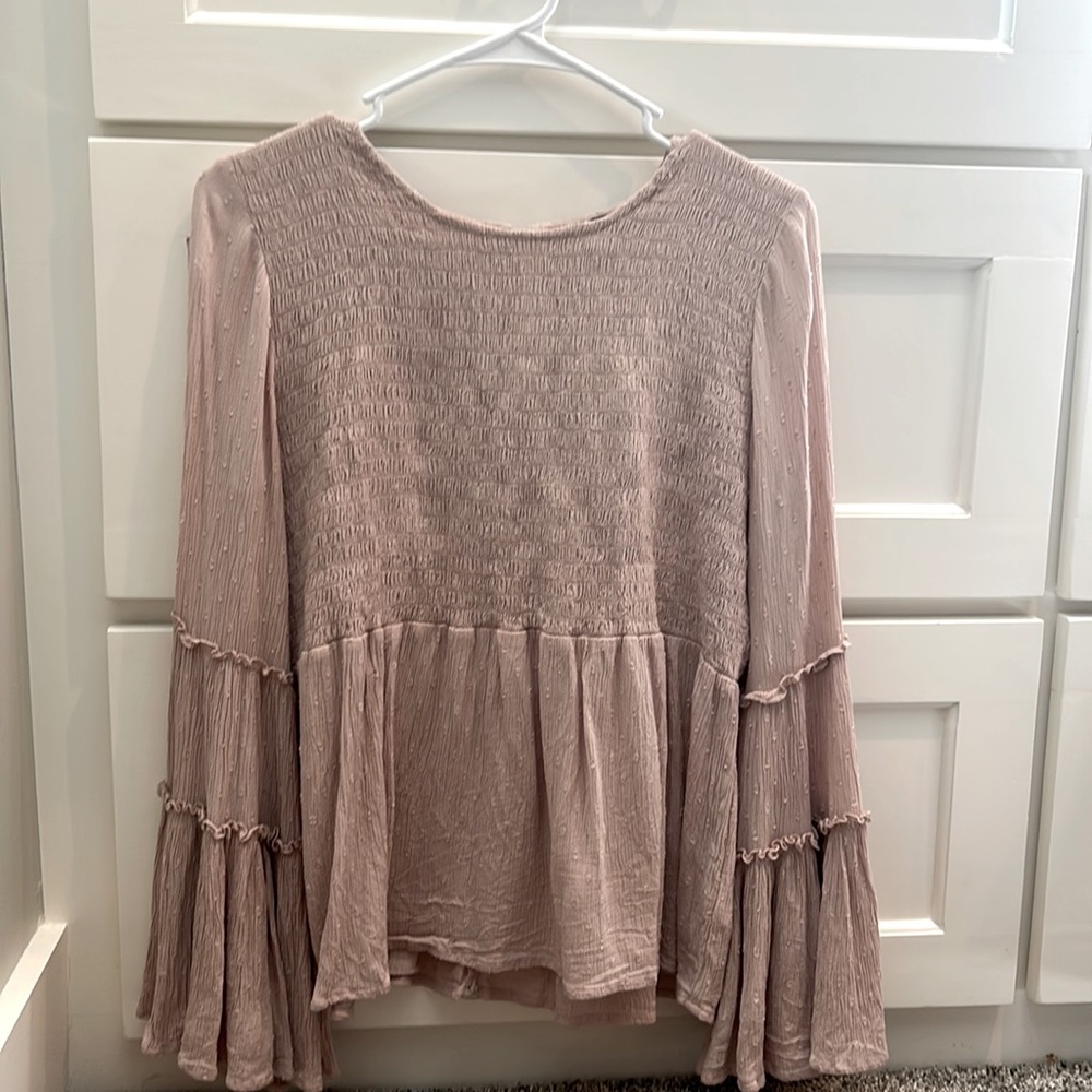 A cute long sleeve with cute sleeves